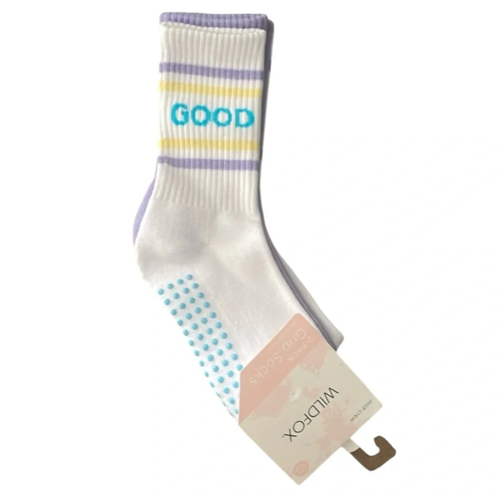 Wildfox NWT “Good Vibes” OS 2 pairs white & deep periwinkle mid-crew grip socks